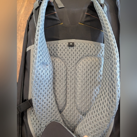 Eagle Creek 90L Thrive Convertible Blue & Black Backpack- Used Once! - Picture 11 of 17